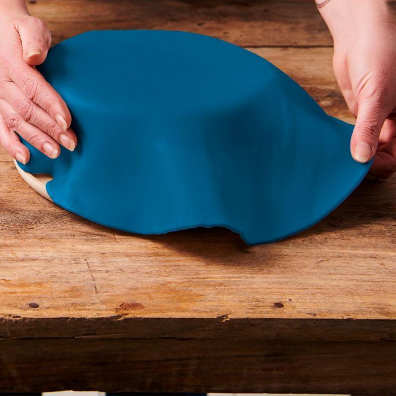 Udrullet Fondant i Denim Blå - Perfekt til Kagedekoration
